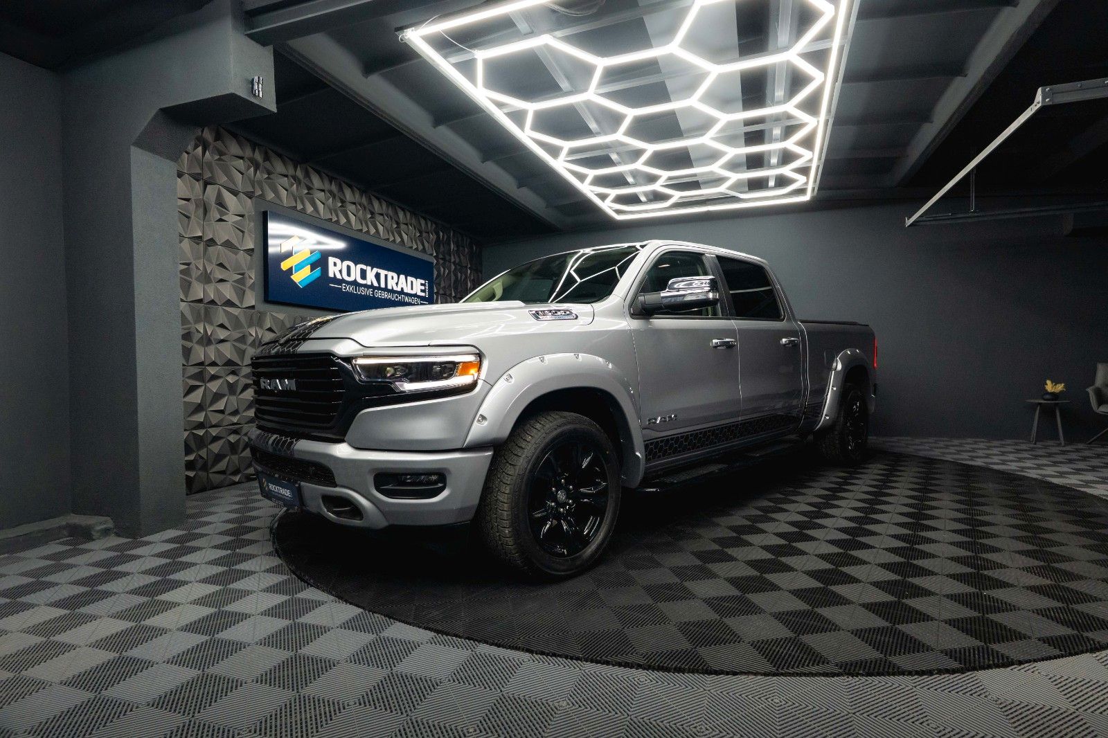 Fahrzeugabbildung Dodge RAM 5.7 V8 HEMI 4x4 Night LARAMIE LONGBED 19%