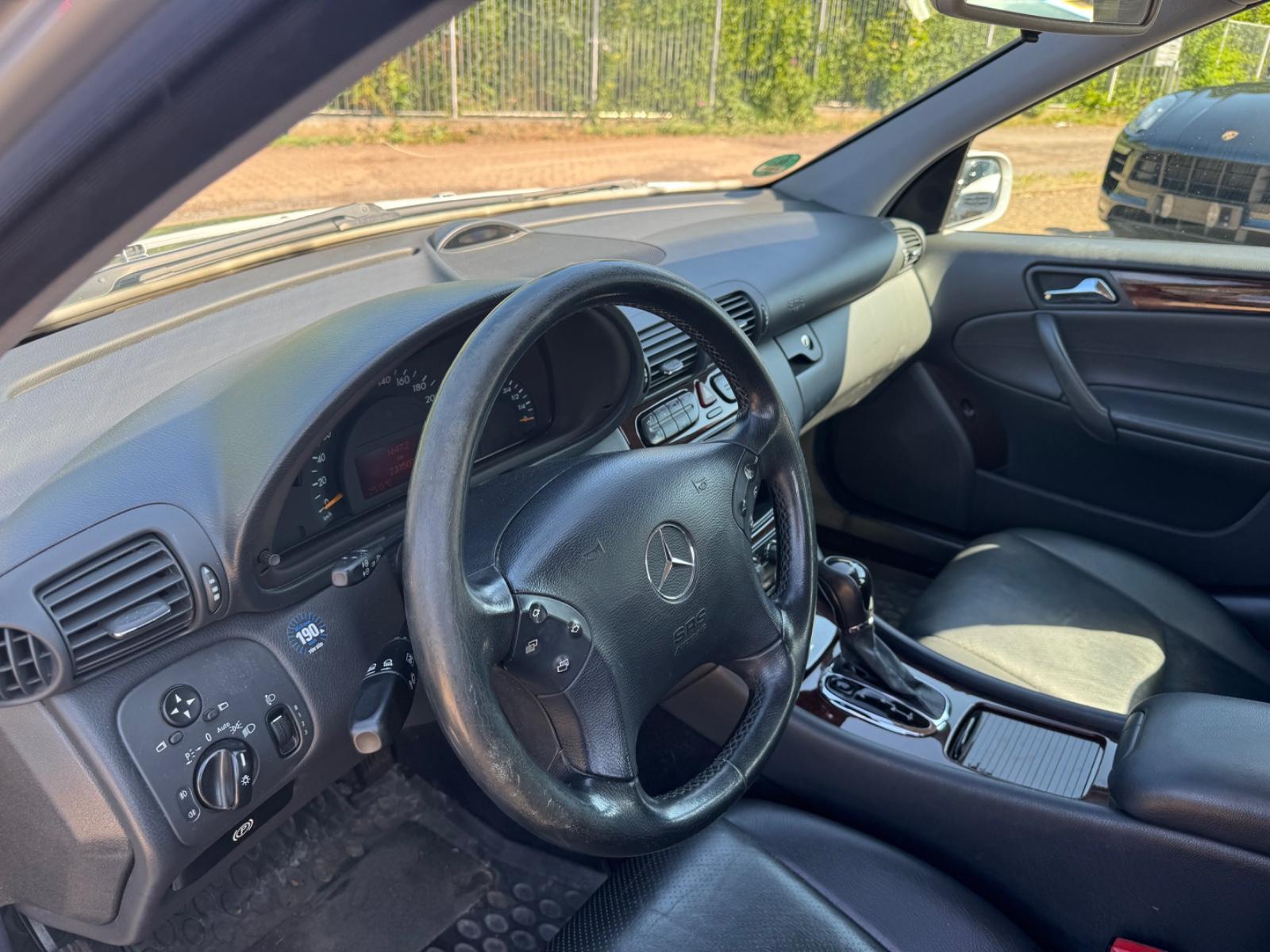 Mercedes-Benz C180 2004 — photo 12