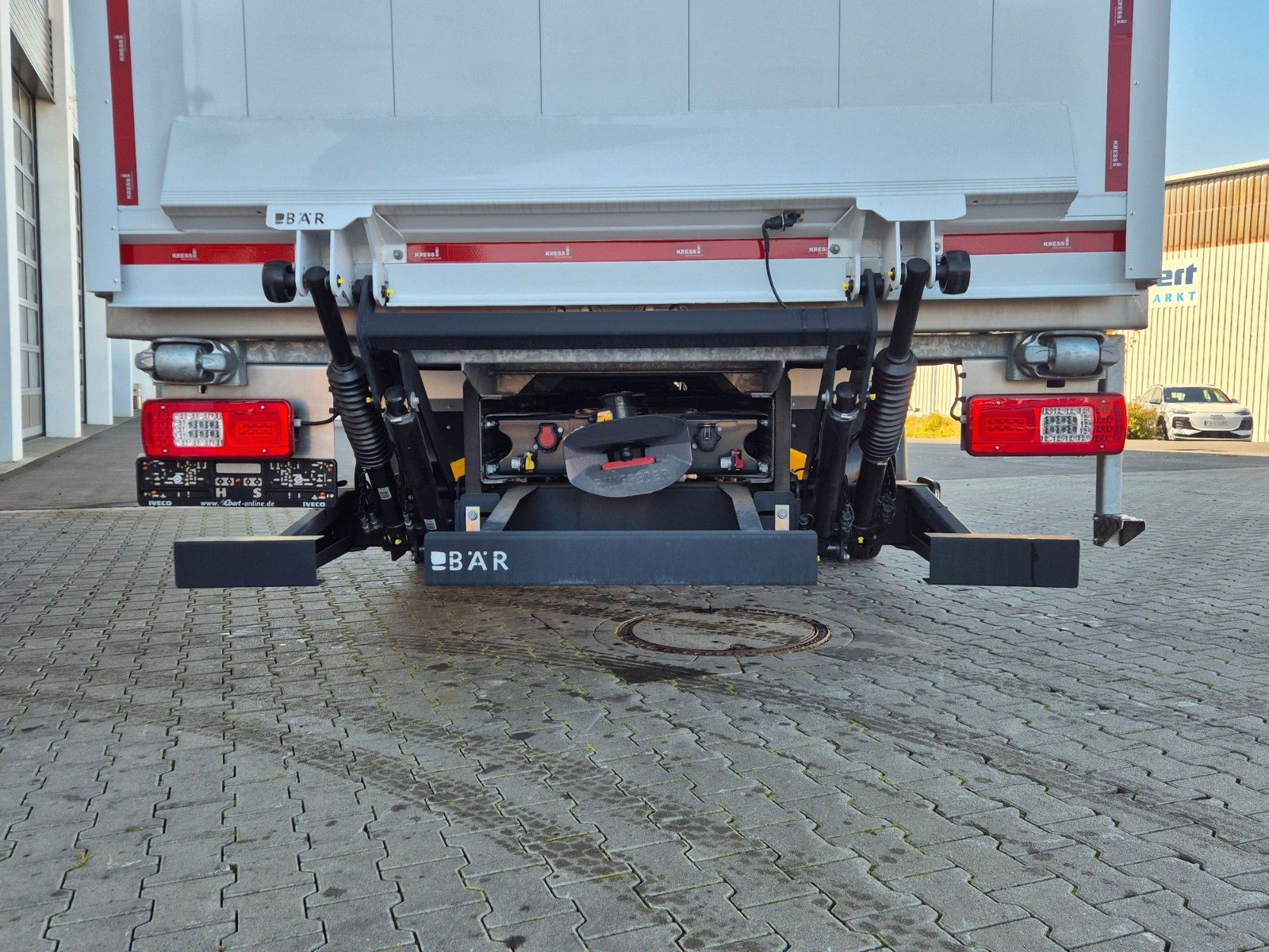 Fahrzeugabbildung Iveco Eurocargo ML160E28/P Carrier Supra 1250 LBW Tür