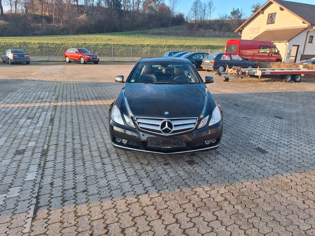 Mercedes-Benz E 250 E -Klasse Coupe E 250 CGI BlueEfficiency