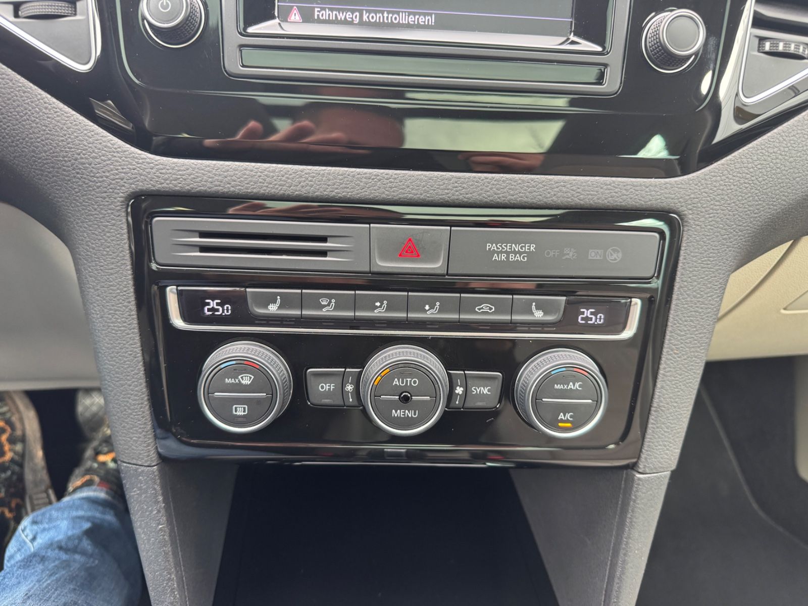 Fahrzeugabbildung Volkswagen Golf Sportsvan VII Highline Panorama+Navi+Xenon