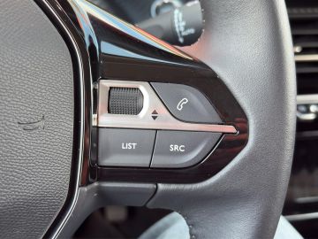 Peugeot 2008 Allure Pack 1.2 PT100 °LED°AACRFK°PDC°