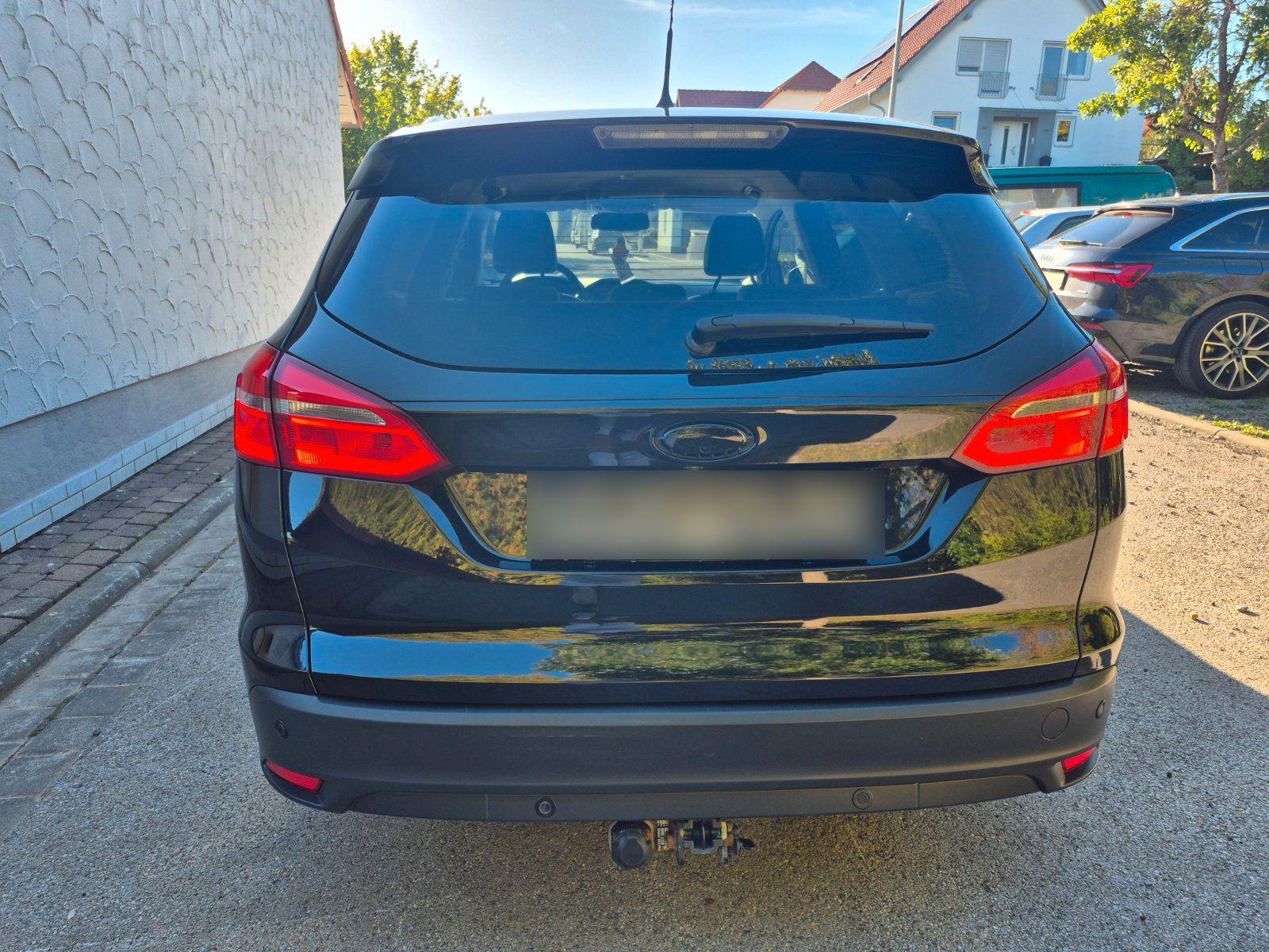 Ford Focus 2015 — rear view