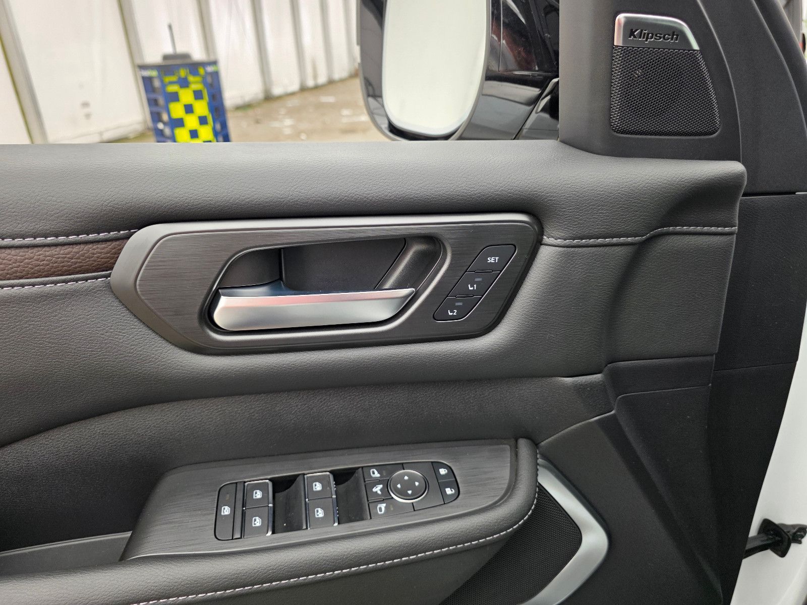 Fahrzeugabbildung Nissan Armada PLATINUM RESERVE T1: 85.000 EURO Stock!