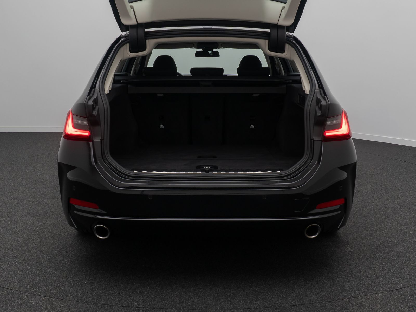 Fahrzeugabbildung BMW 318i GeschwindigReg DAB CockpitPlus PDC LED 17"