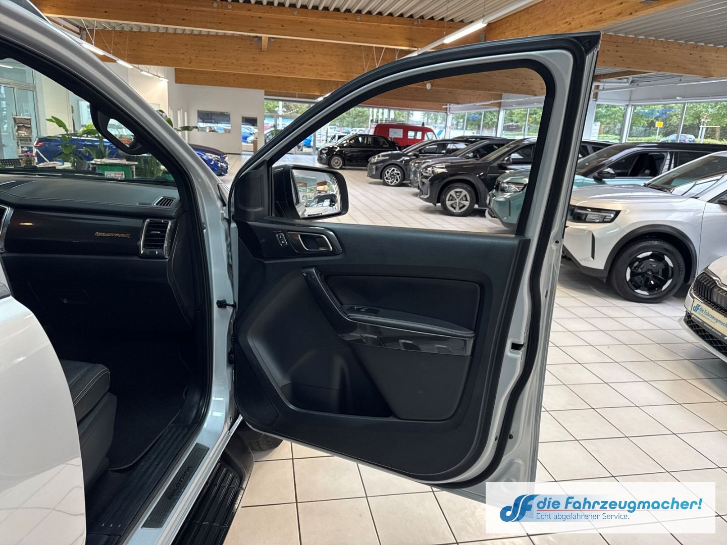 Fahrzeugabbildung Ford Ranger Wildtrak DOKA 212PS 4x4 AHK Navi Leder LE