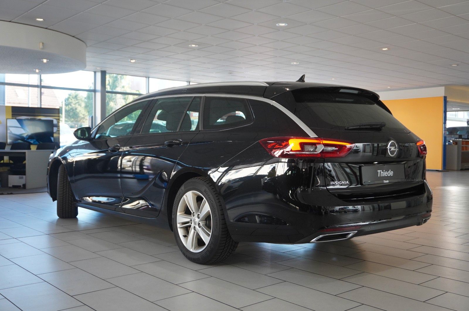 Fahrzeugabbildung Opel Insignia B ST 2.0T ELEGANCE NAVI/LED/VIRT./DAB+