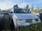 Mitsubishi L200 Doppelkabine 4X4 2.5D*AUTOMATIK*AHK*TEM*SHZ - Mitsubishi L200: Silber