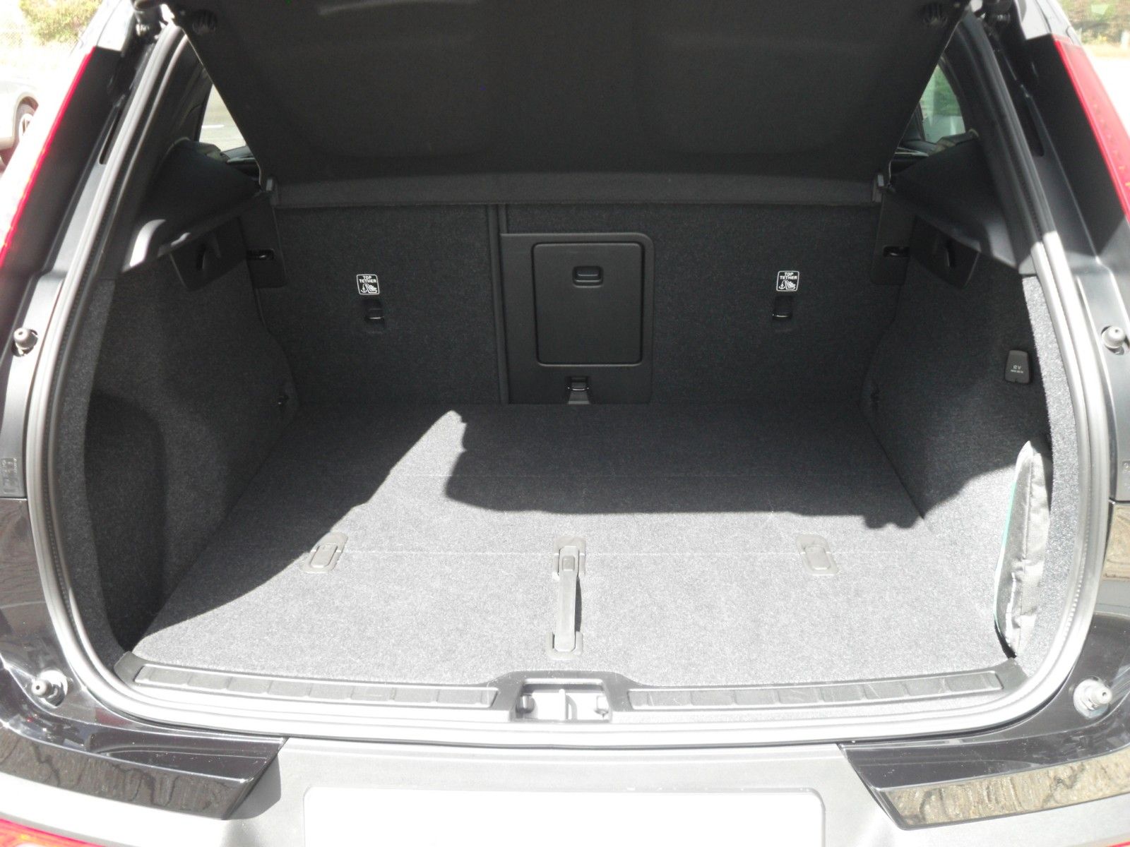 Fahrzeugabbildung Volvo XC 40 Plus Black Edition | PD | LED | ACC