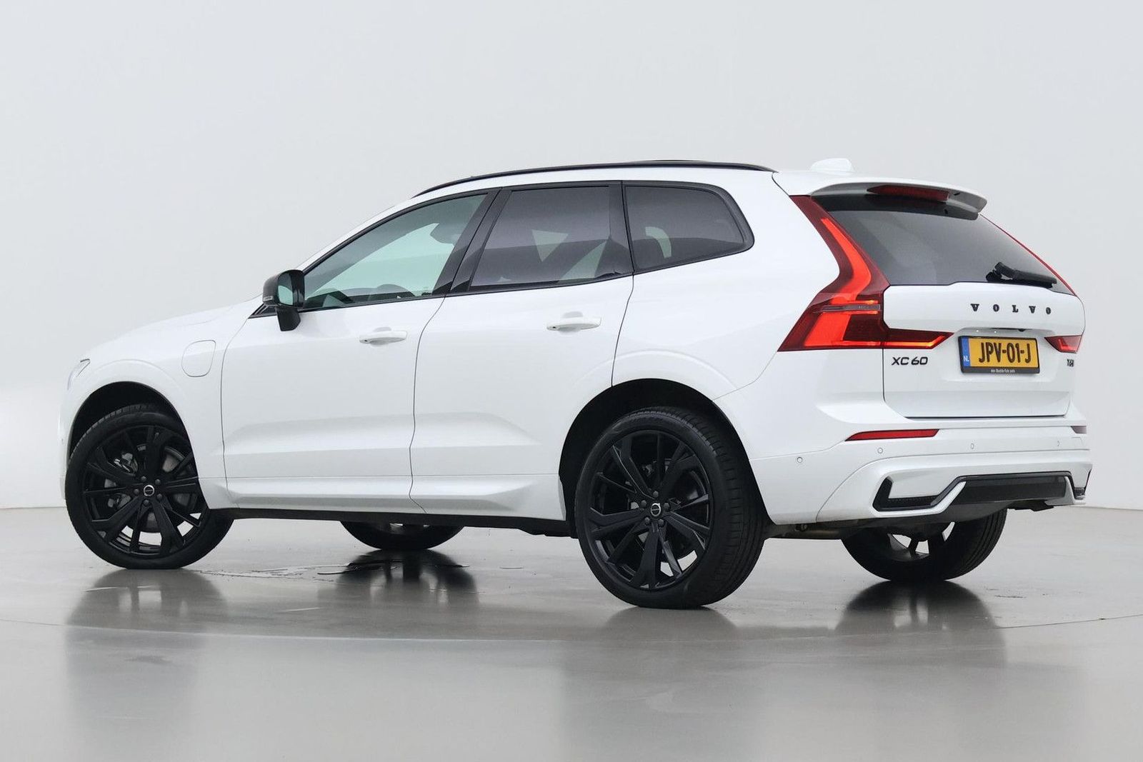 Volvo XC60 T6 Ultra Black Edition | FACELIFT | Harman/ imagem 2