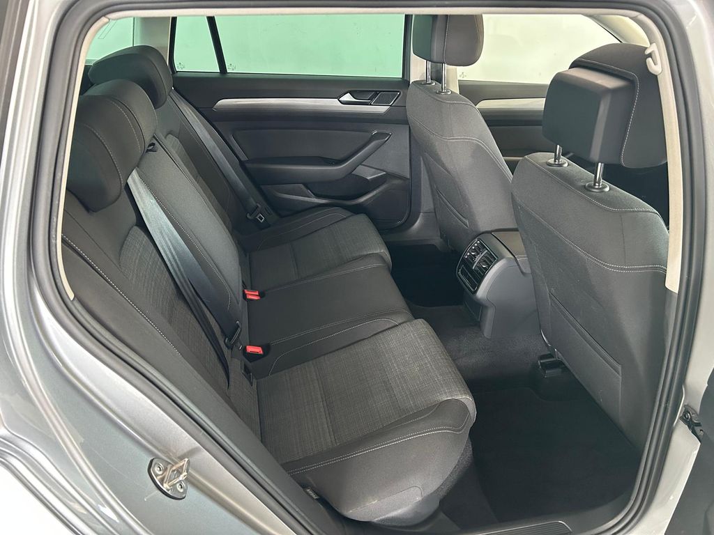 Volkswagen Passat Variant BUSINESS PANO*HUD*CAM*AHK*IQ.LIGH