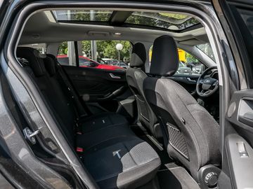 Ford Focus Turnier 1.0 Active X Parkautomatik Kamera