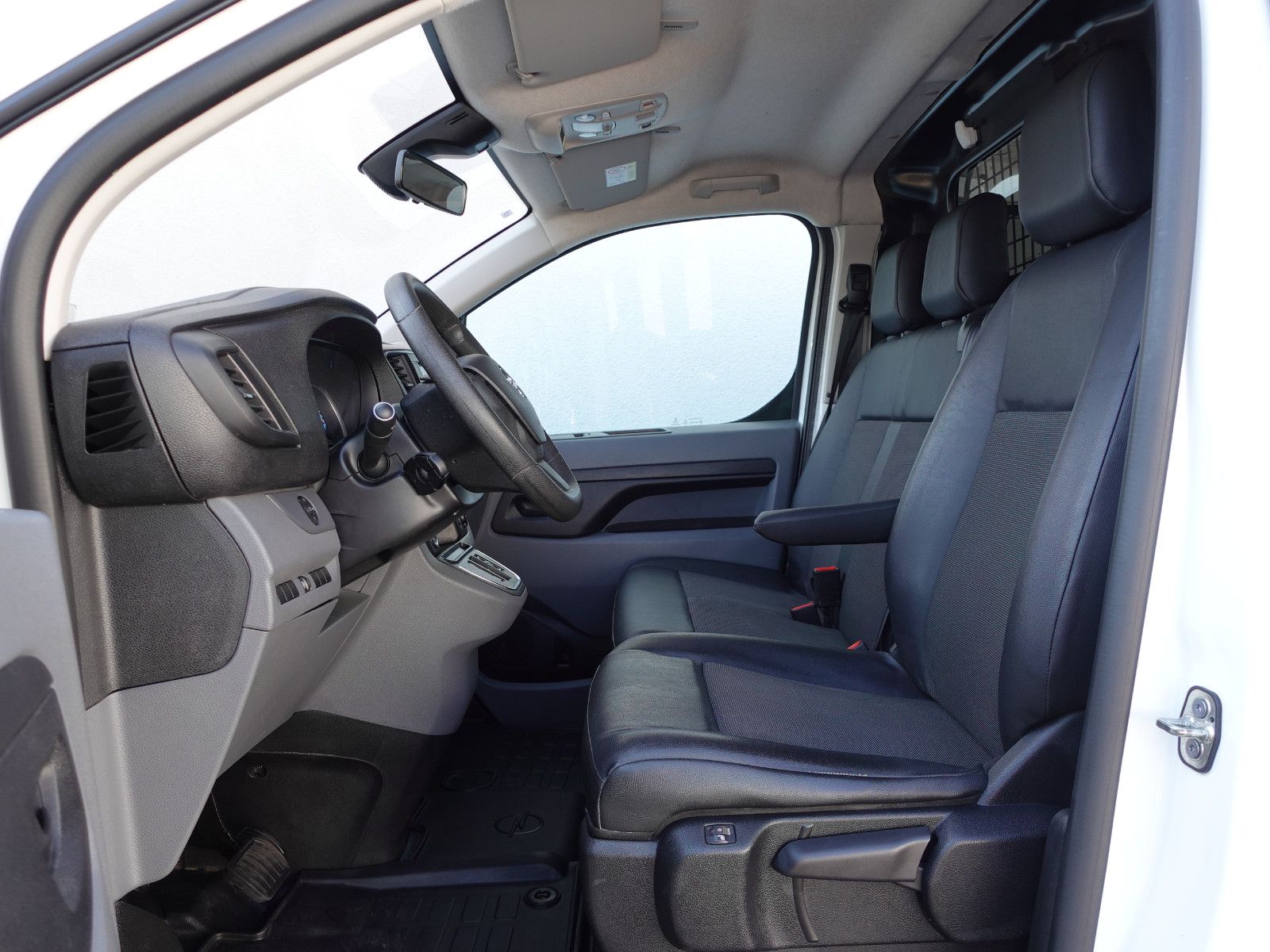 Fahrzeugabbildung Opel Vivaro-e Cargo Elegance 75kWh,Navi,Kamera,Sitzhz