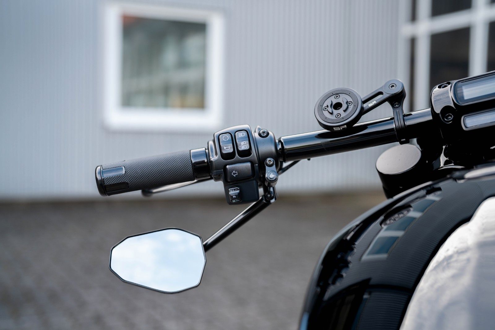 Fahrzeugabbildung Harley-Davidson FXBRS Breakout 114 cui - Kesstech BTC Gangster