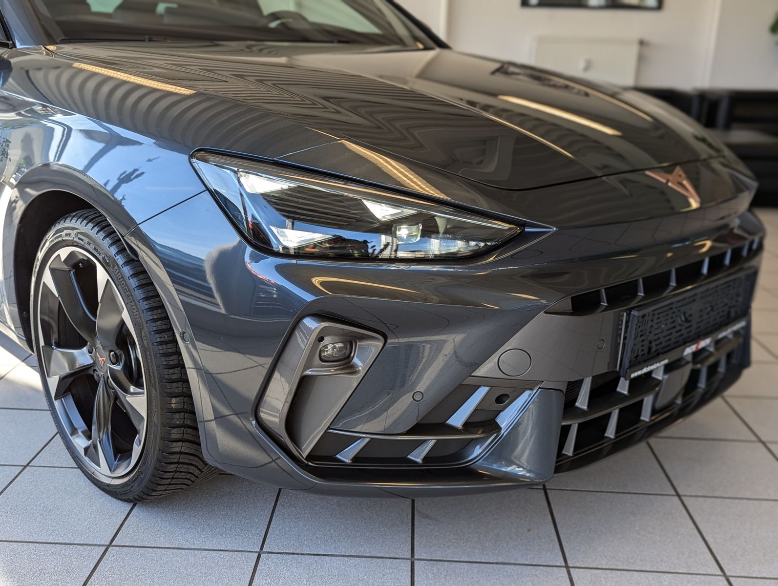 CUPRA Leon 1.5 eTSI Intelligent-Dynamic-Edge-Pake Cam - Image 9