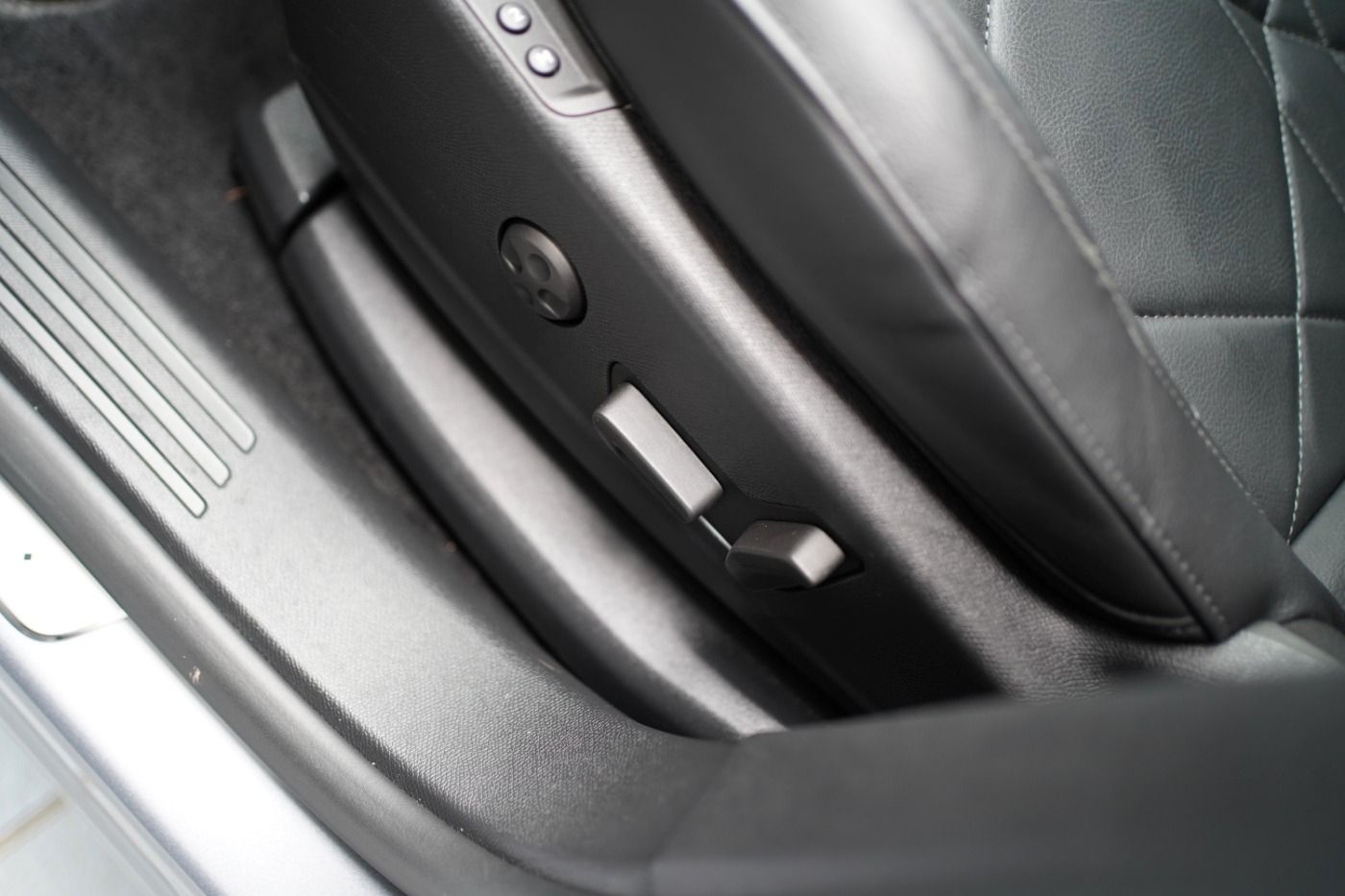 Fahrzeugabbildung DS Automobiles DS7 Crossback E-Tense 4x4 300 Ligne Noire