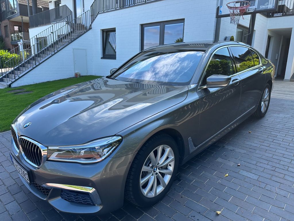 BMW 750