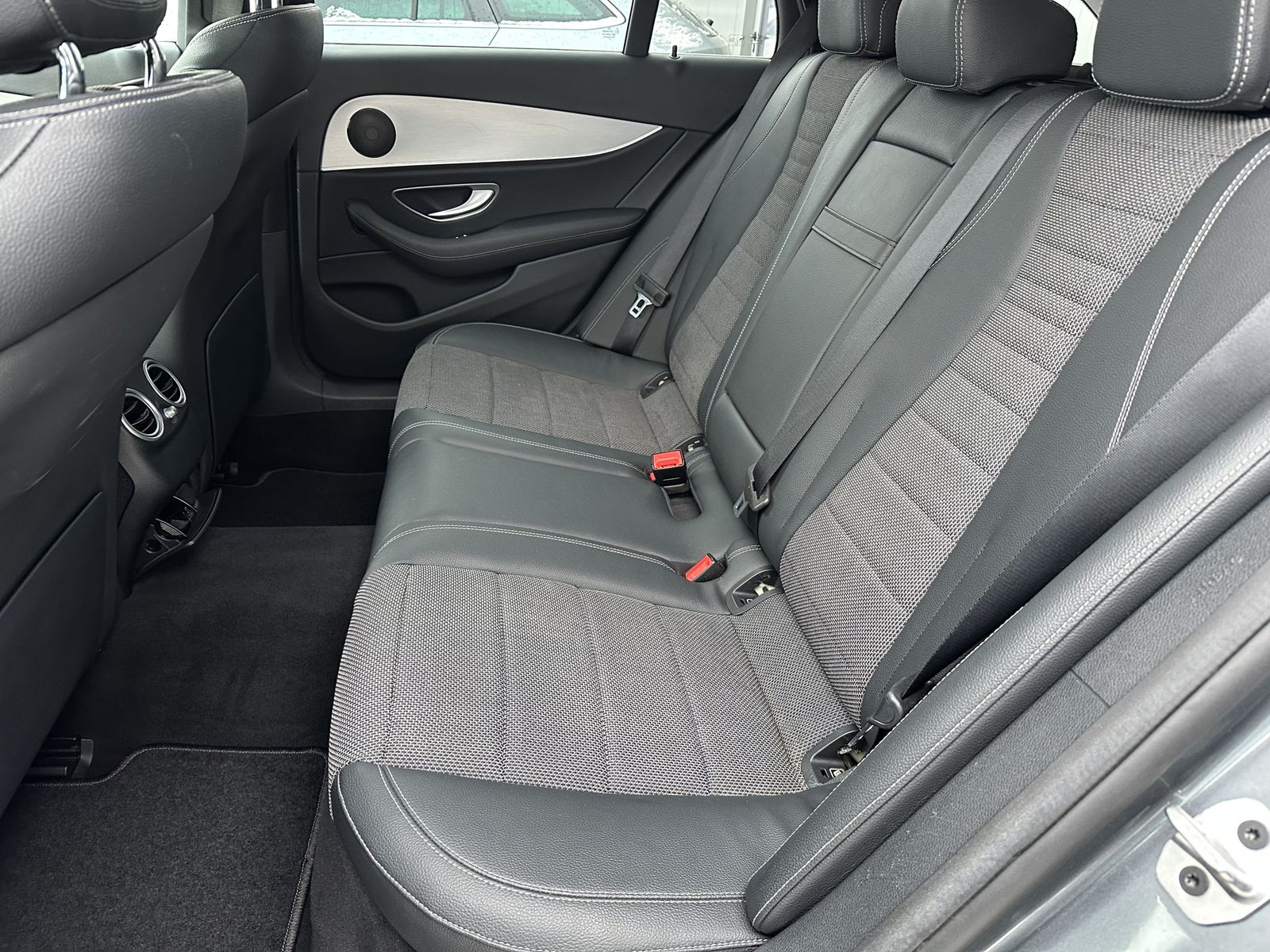 Fahrzeugabbildung Mercedes-Benz E 220d T 4Matic Avantgarde NAV+LED+WIDESCEEN+KAM