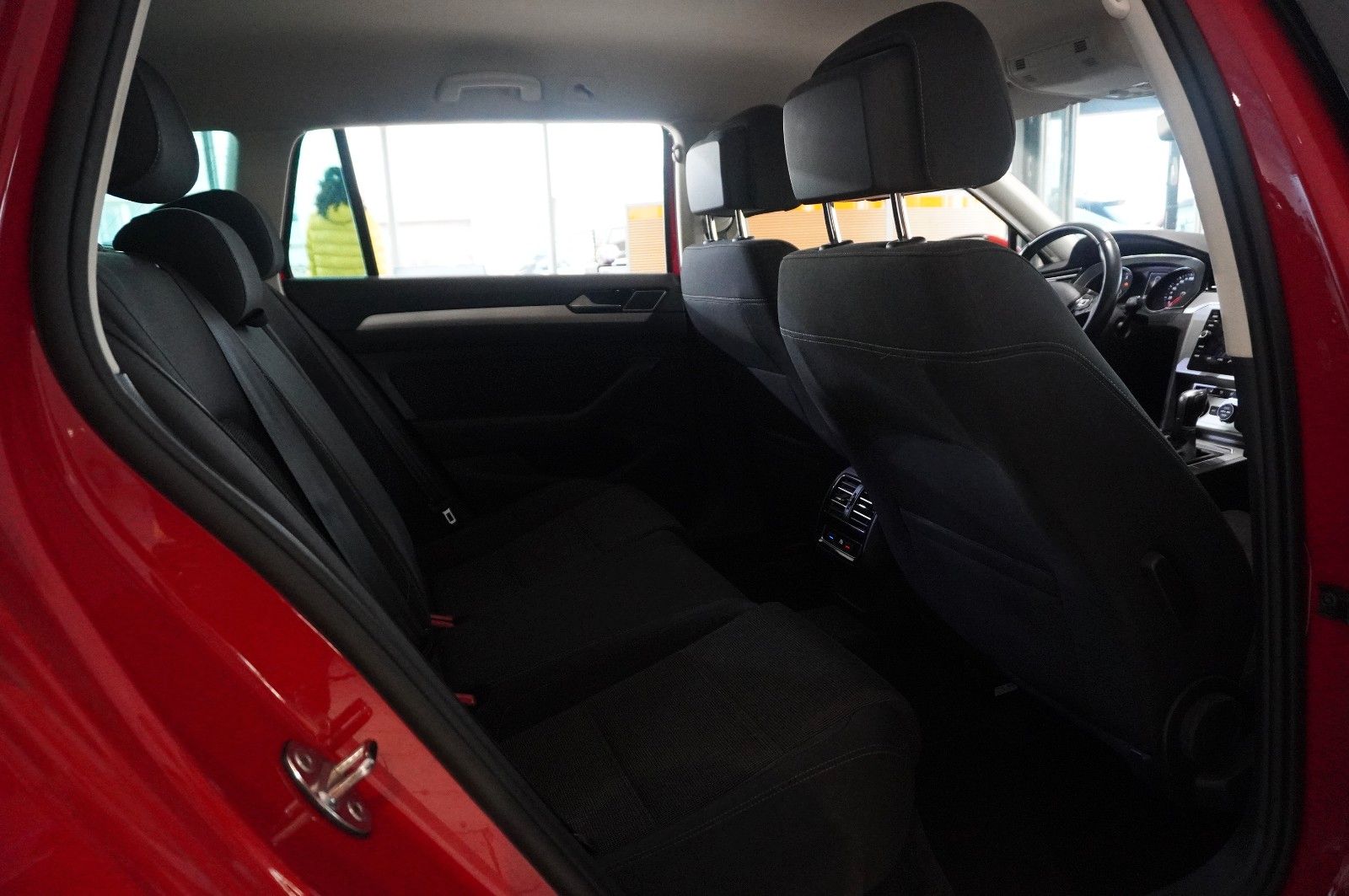 Fahrzeugabbildung Volkswagen Passat Vari. 2.0D COMFORTL. NAVI/LED/SPORT/AHK