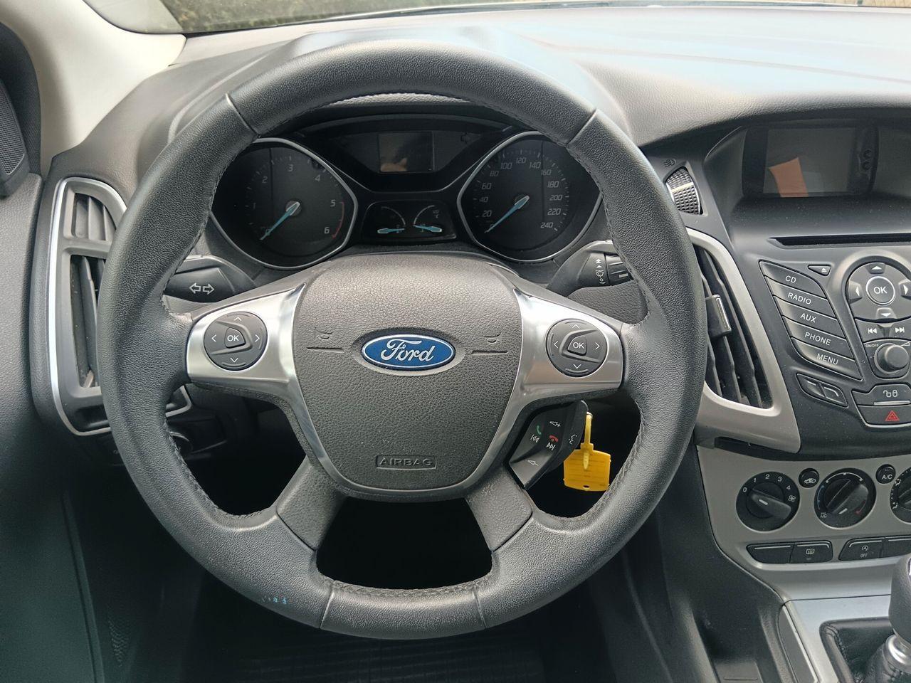 Ford Focus 2012 — photo 14
