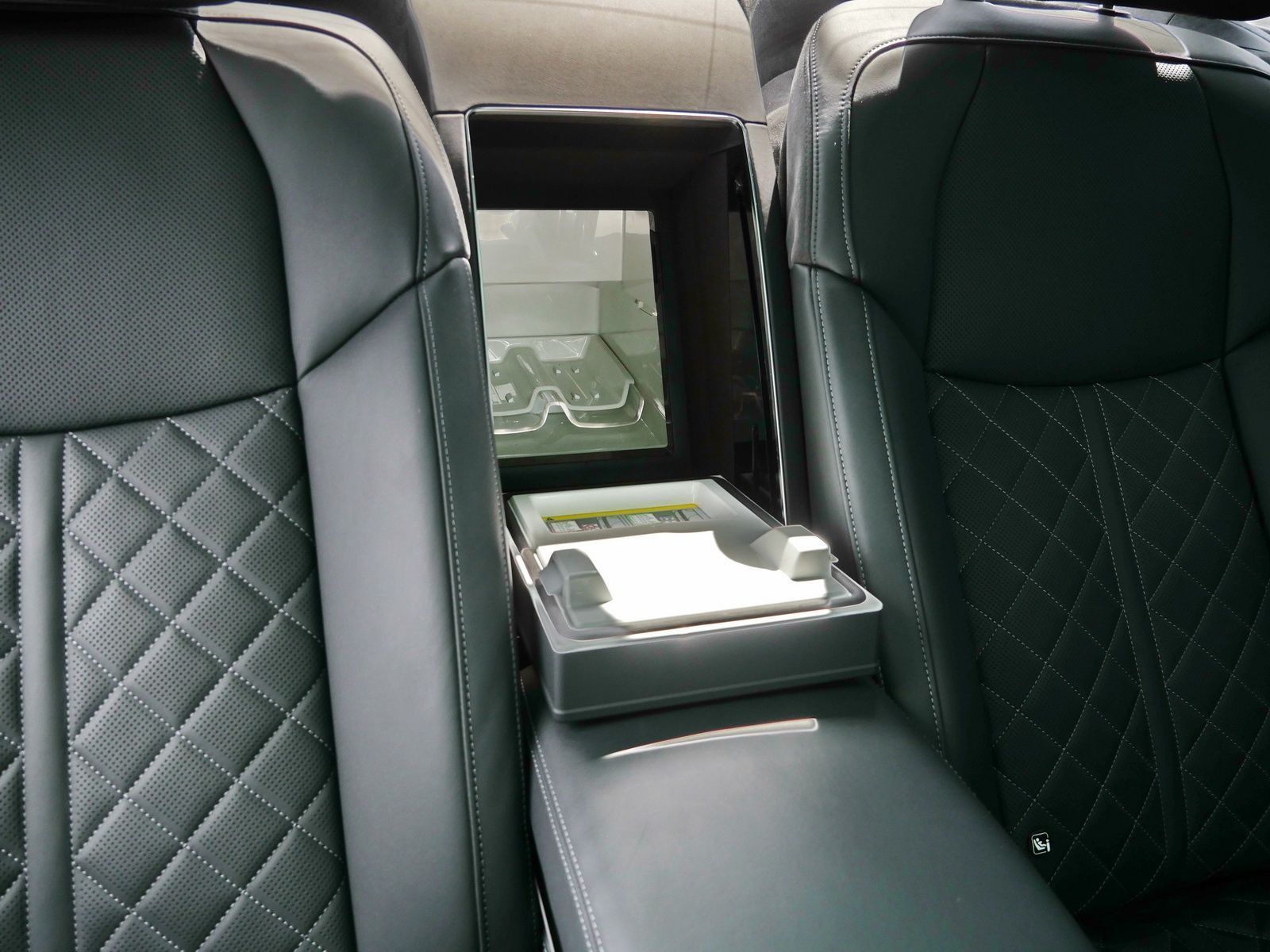 Audi A8 - Bild 25