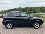 Hyundai TUCSON - Hyundai TUCSON: Van
