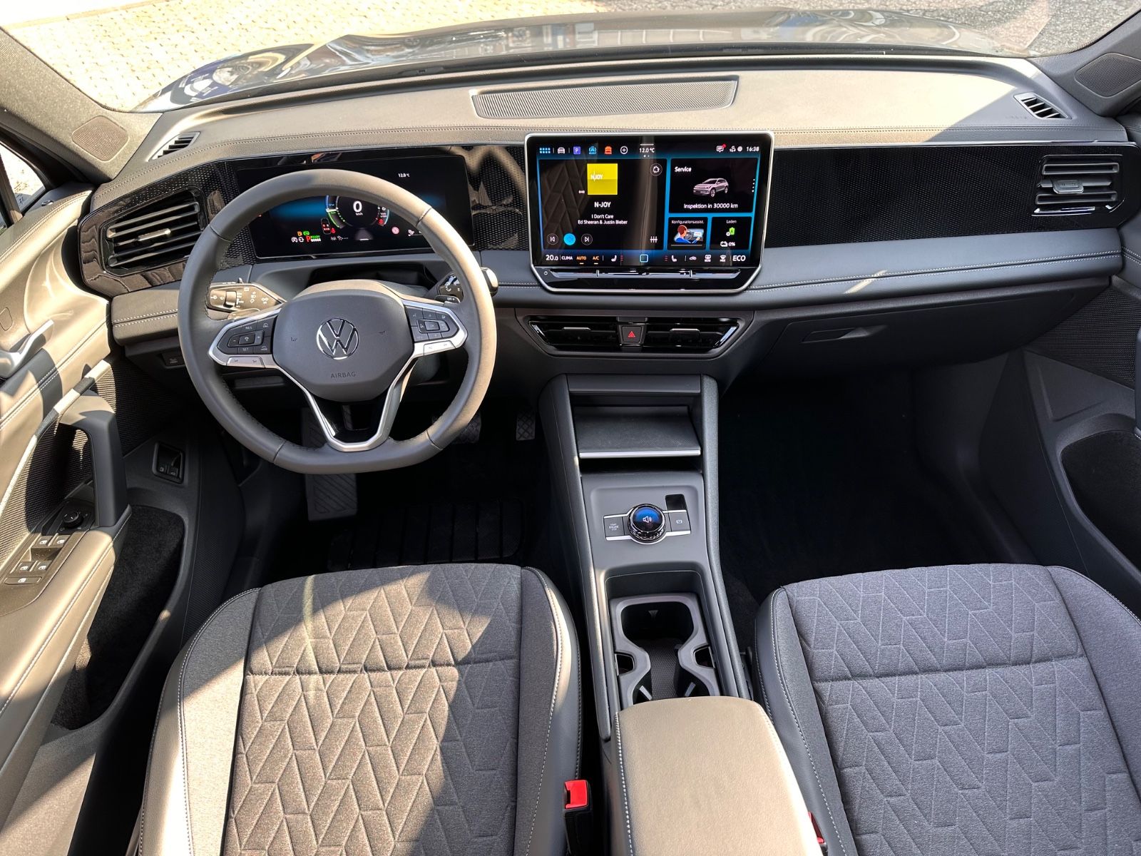 Fahrzeugabbildung Volkswagen Tiguan Life 1.5 e-Hybrid DSG ACC/APP/PDC/LED+