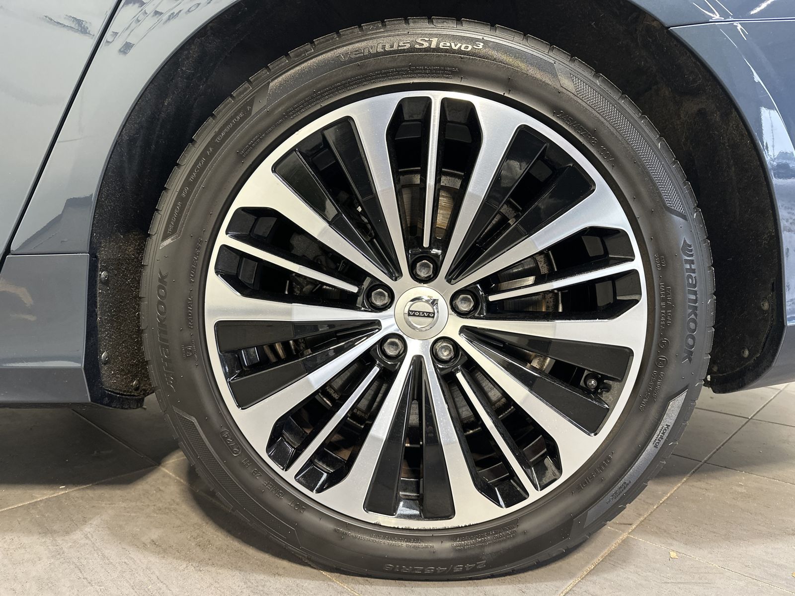 Fahrzeugabbildung Volvo V90 T6 Recharge AWD Core NAV+LED+KAM+AHK+VC+ACC