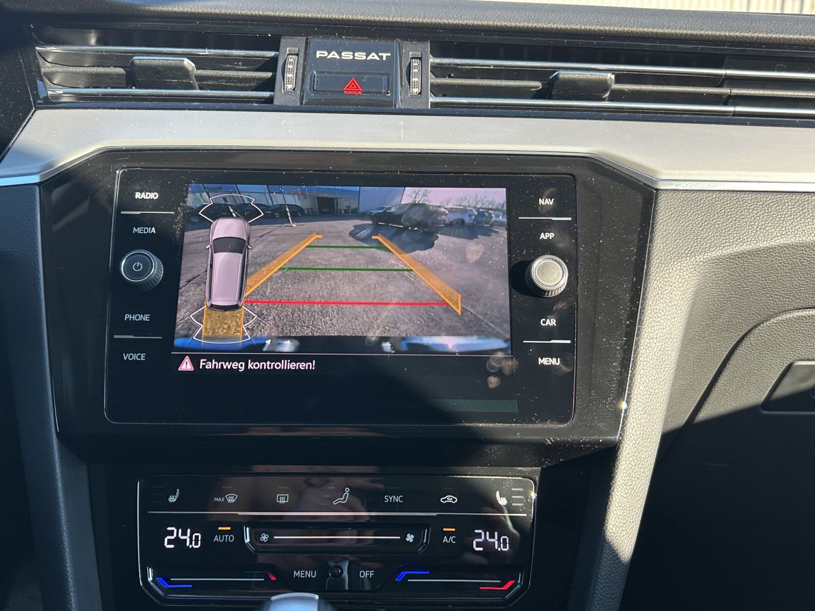 Fahrzeugabbildung Volkswagen Passat Variant Elegance TDI DSG IQ.Light ACC SH