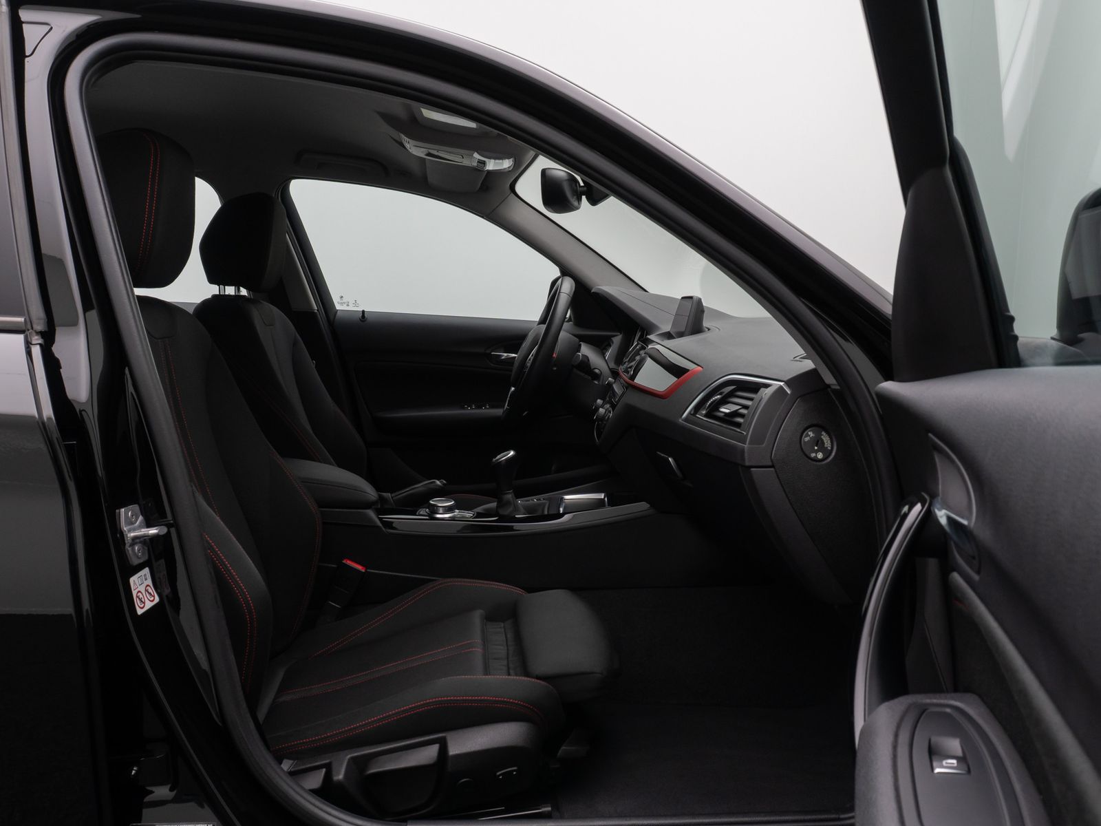 Fahrzeugabbildung BMW 118i Sport Line LED NaviBusiness Lordos Tempomat