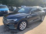 Volkswagen Touareg Basis 4Motion TÜV 03.2027 - Volkswagen Touareg: 4.2