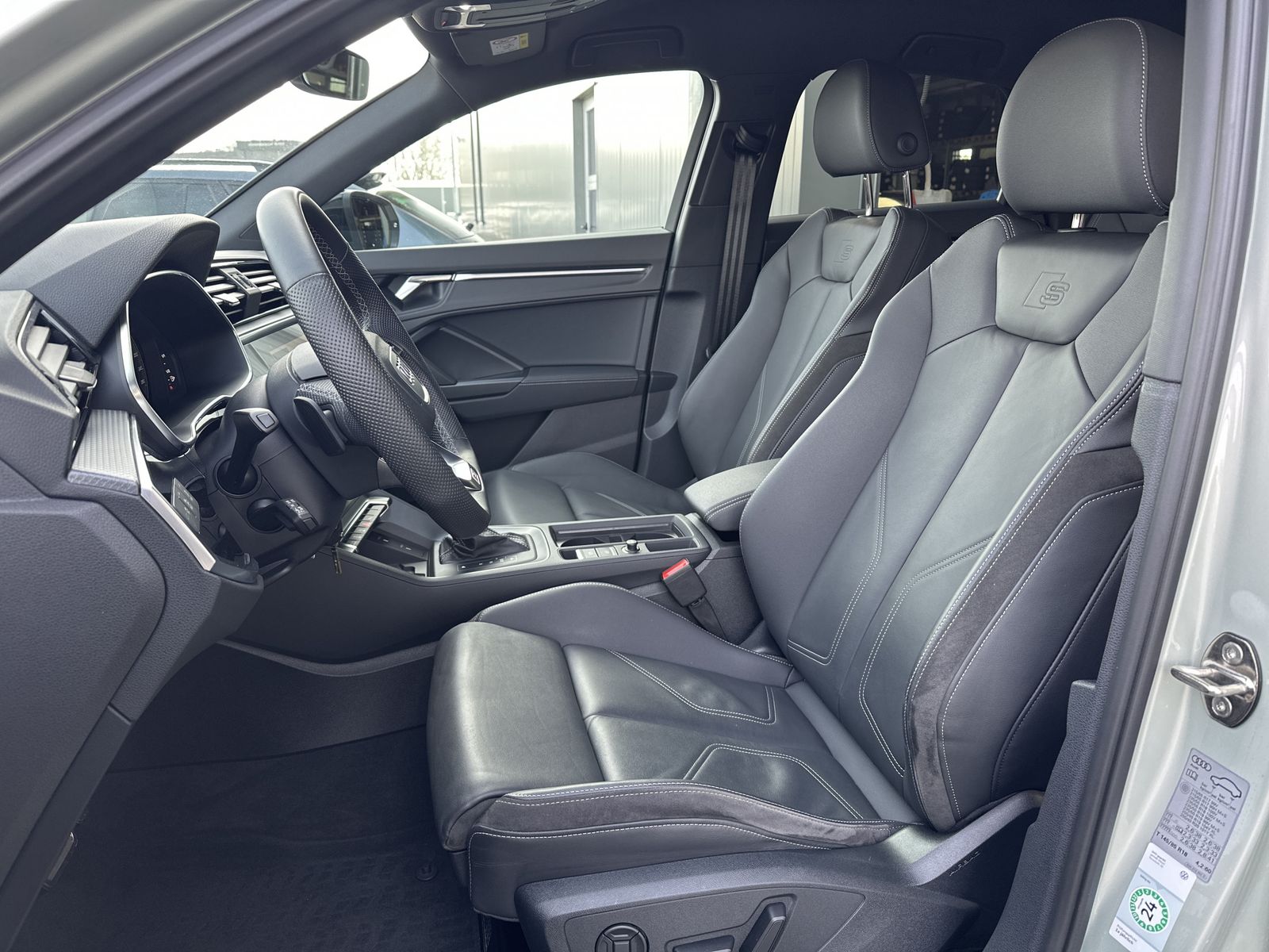 Fahrzeugabbildung Audi Q3 SpB 40 TDI Qu S-Line Black NAV+LED+V-COCKPIT