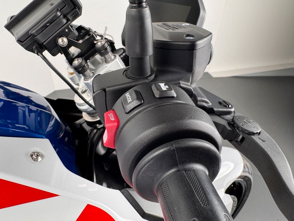 Fahrzeugabbildung BMW F900 R *VOLLAUSSTATTUNG *NEUWERTIG