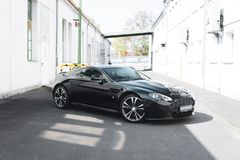 Fahrzeugabbildung Aston Martin V12 Vantage Carbon Black Edition *MwSt / Manual*