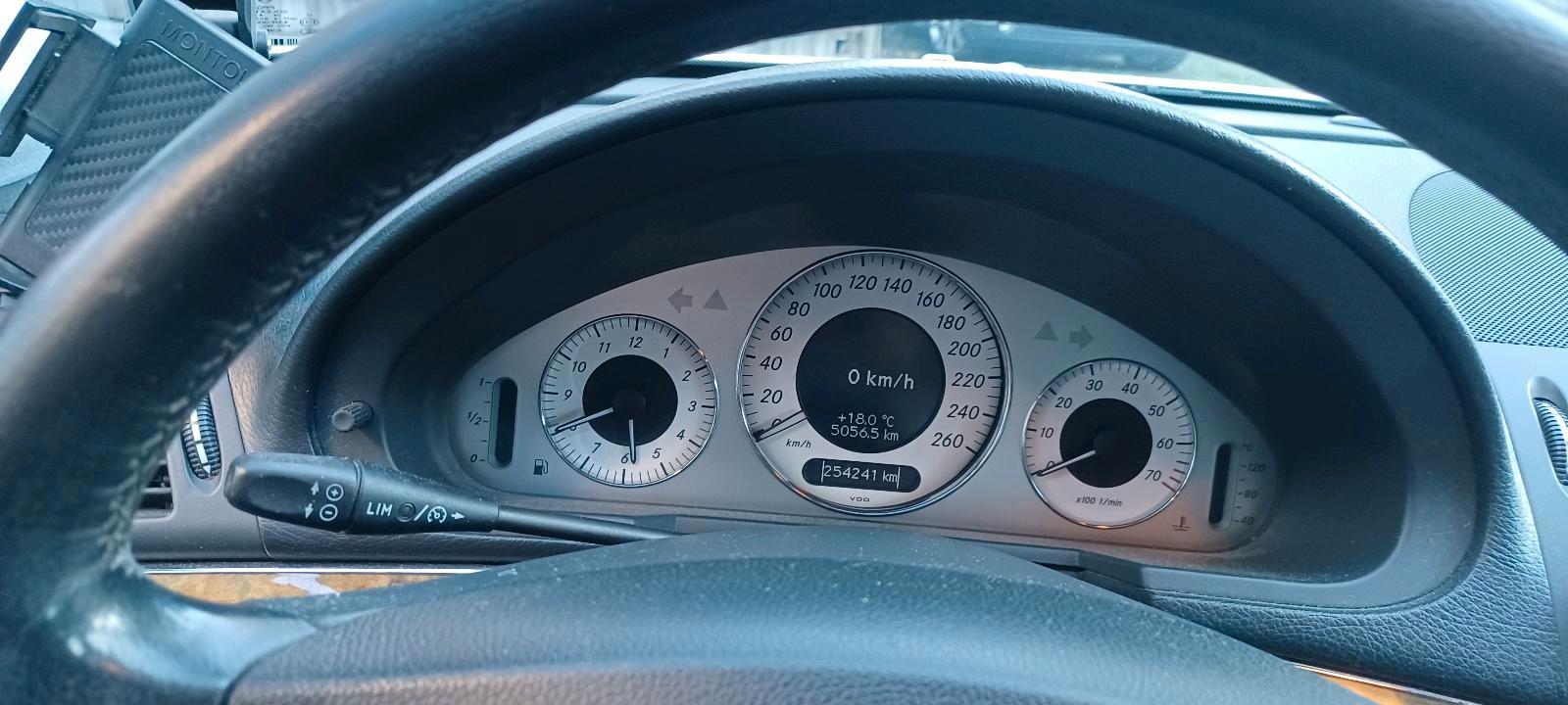 Mercedes-Benz E350 2005 — photo 13