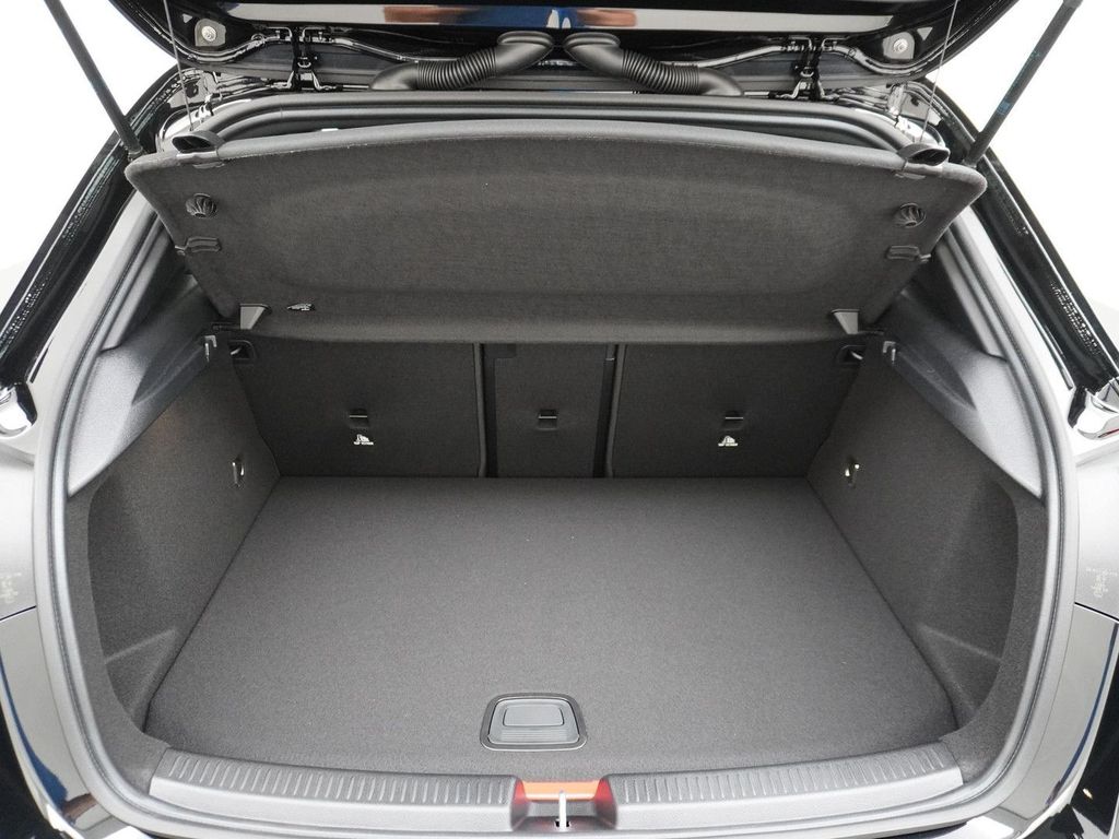 Mercedes-Benz A 250 e Star Edition AMG Line Plus | Panorama -