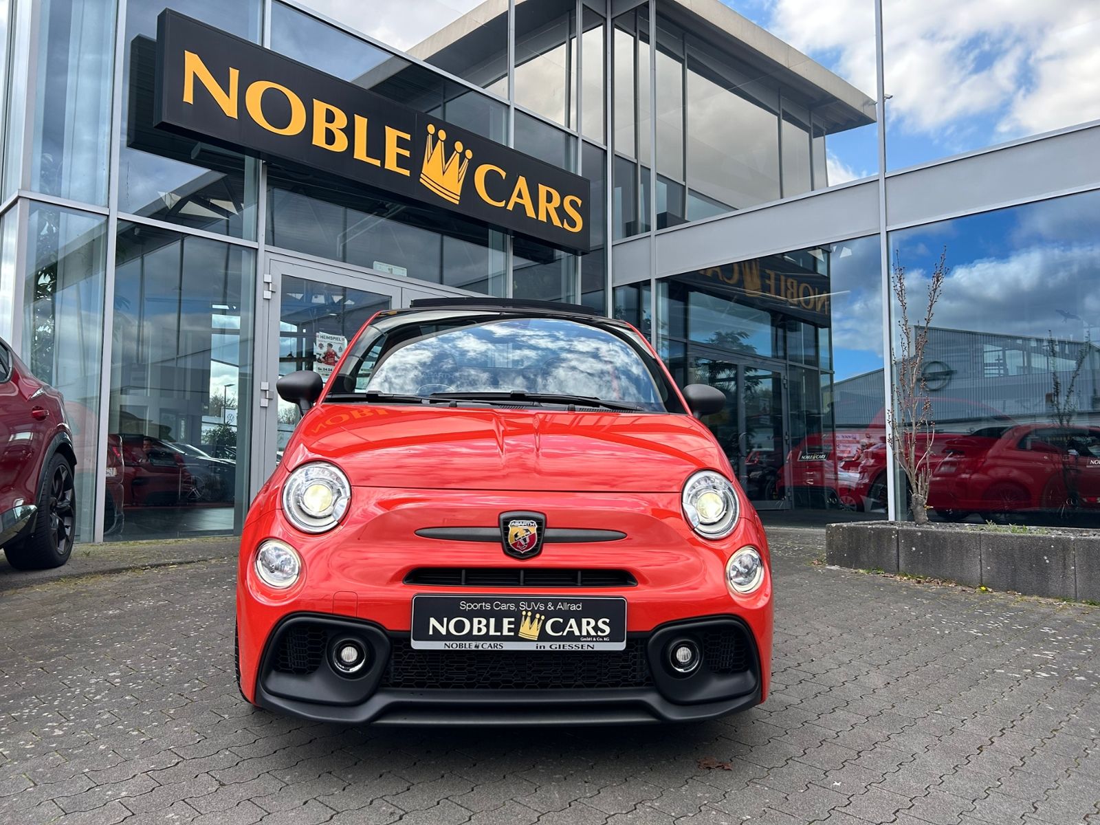 Fahrzeugabbildung Abarth 695C Turismo BEATS NAVI XENON