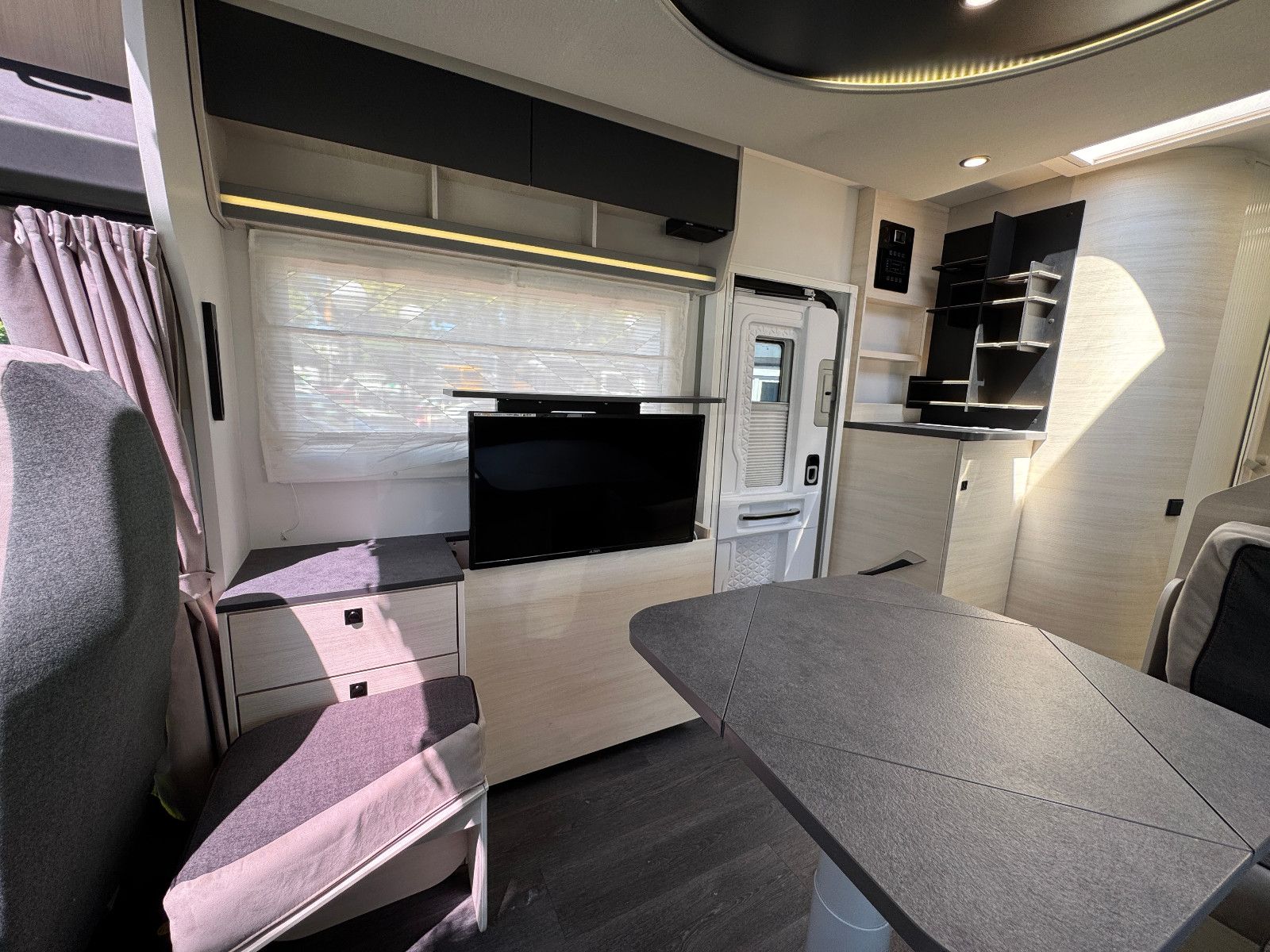 Chausson 660 TITANIUM ULTIMATE AUTOMATIK SOLAR TV SAT HUB