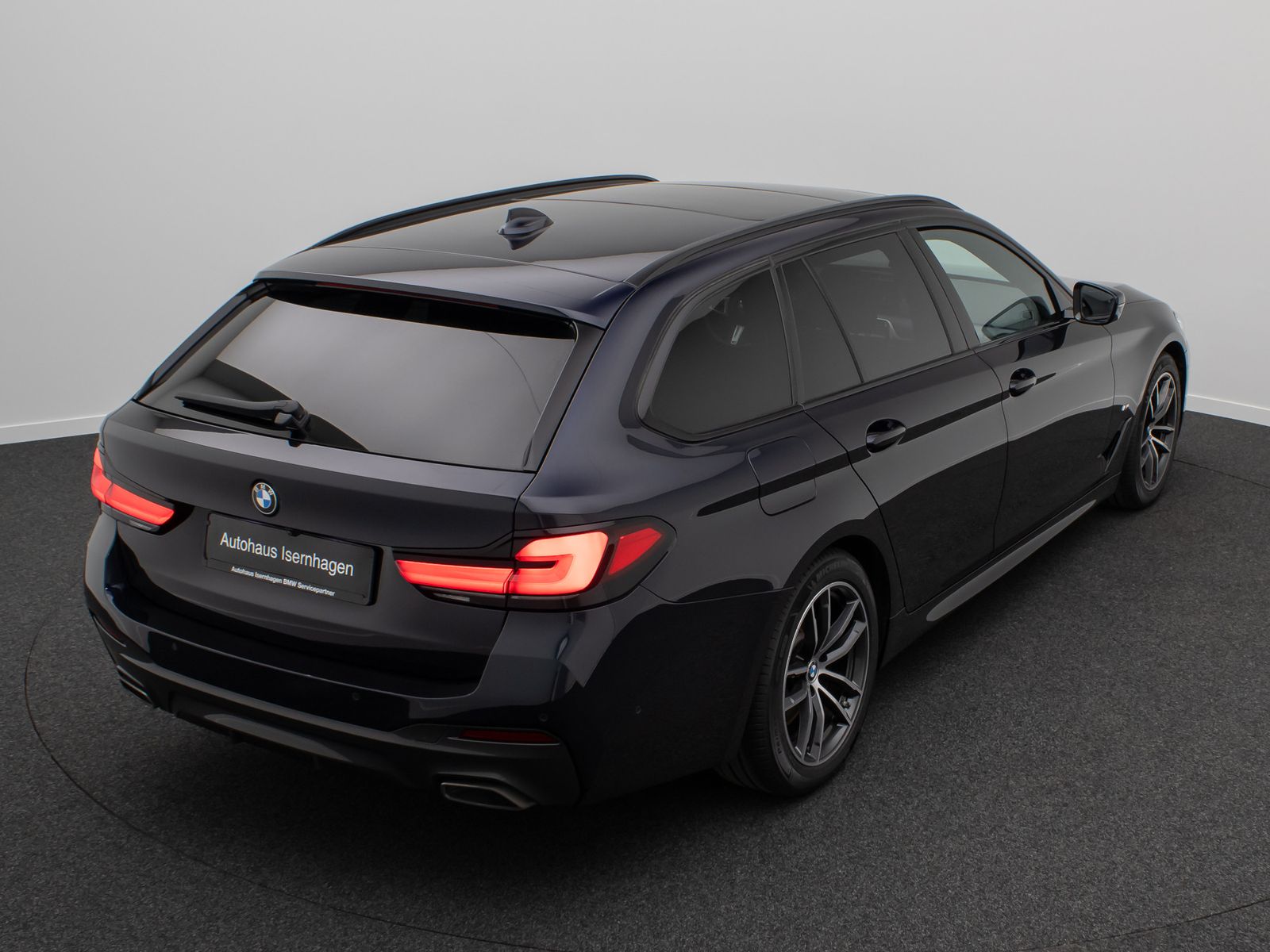 Fahrzeugabbildung BMW 530d M Sport DAB Laser AHK 4xKlima HUD Panorama