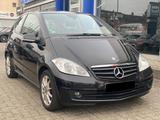 Mercedes-Benz A 160 Avantgarde * Tüv NEU * Klima * Sitzheizung - Mercedes-Benz A 160 in Frankfurt (Main)
