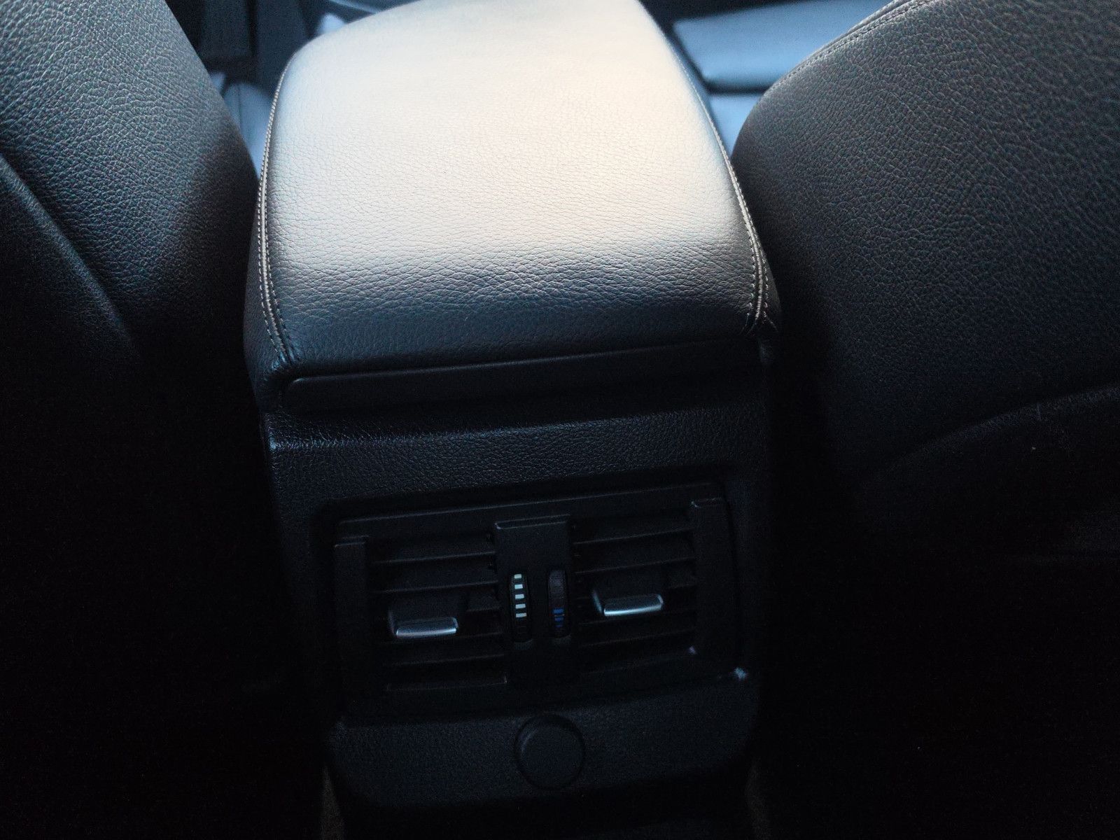 Fahrzeugabbildung BMW 218i Cabrio M Sport LEDER XENON SHZ TEMPOMAT