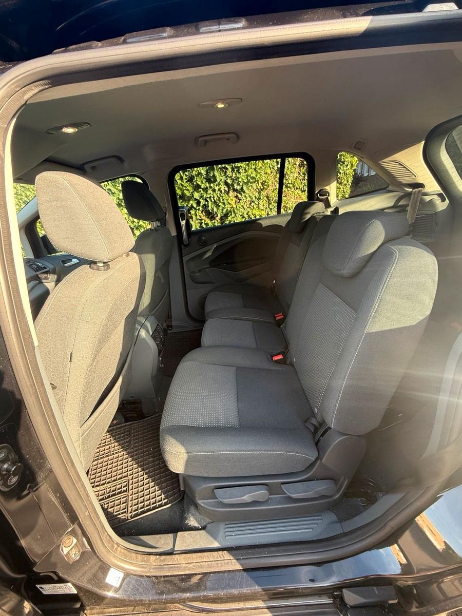 Ford C-MAX 2012 — interior