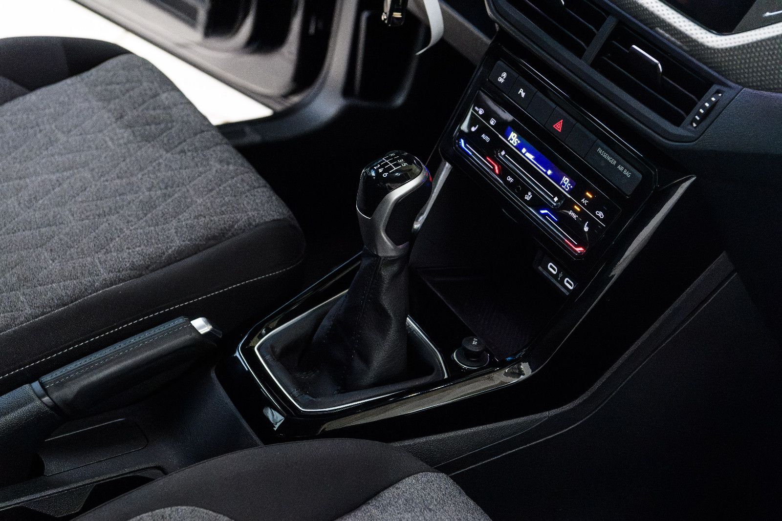 Fahrzeugabbildung Volkswagen T-Cross +SHZ +KAMERA +NAVI +ACC