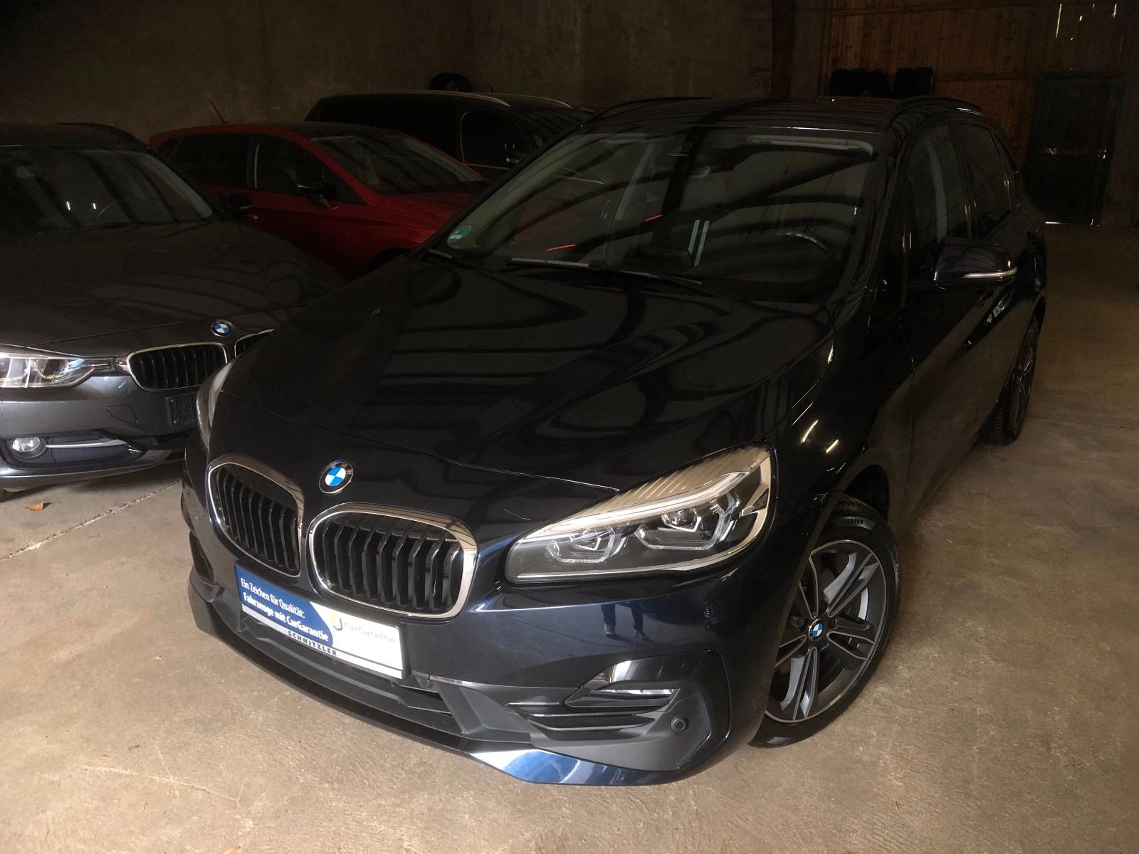 BMW 218i Active Tourer Sport Line*LED*AHK*NAVI*SHZ