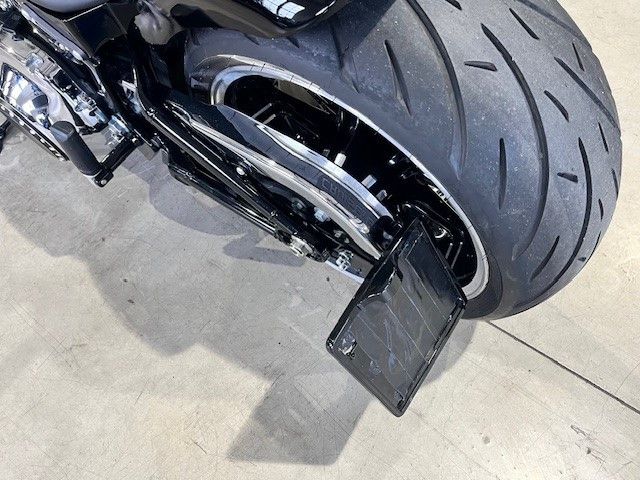 Fahrzeugabbildung Harley-Davidson Breakout Tunderbike Umbau Chrome Head YouTube