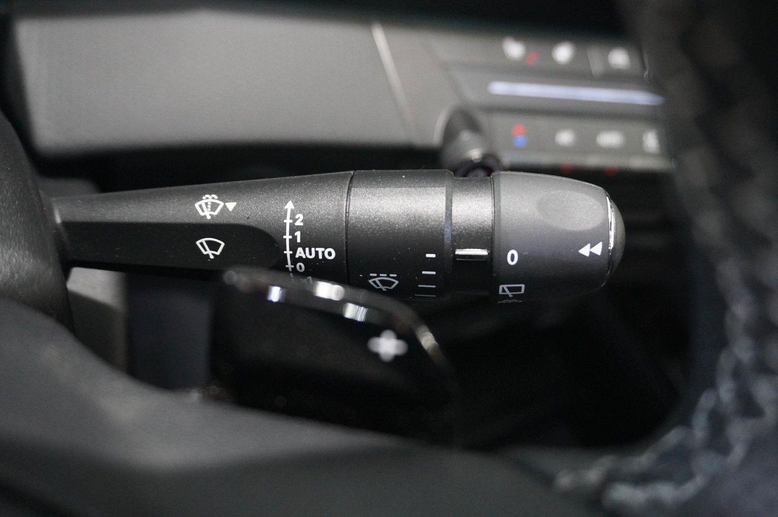 Fahrzeugabbildung Opel Astra L ST 1.2T ULTIMATE NAVI/LED/360°/HUD/AHK