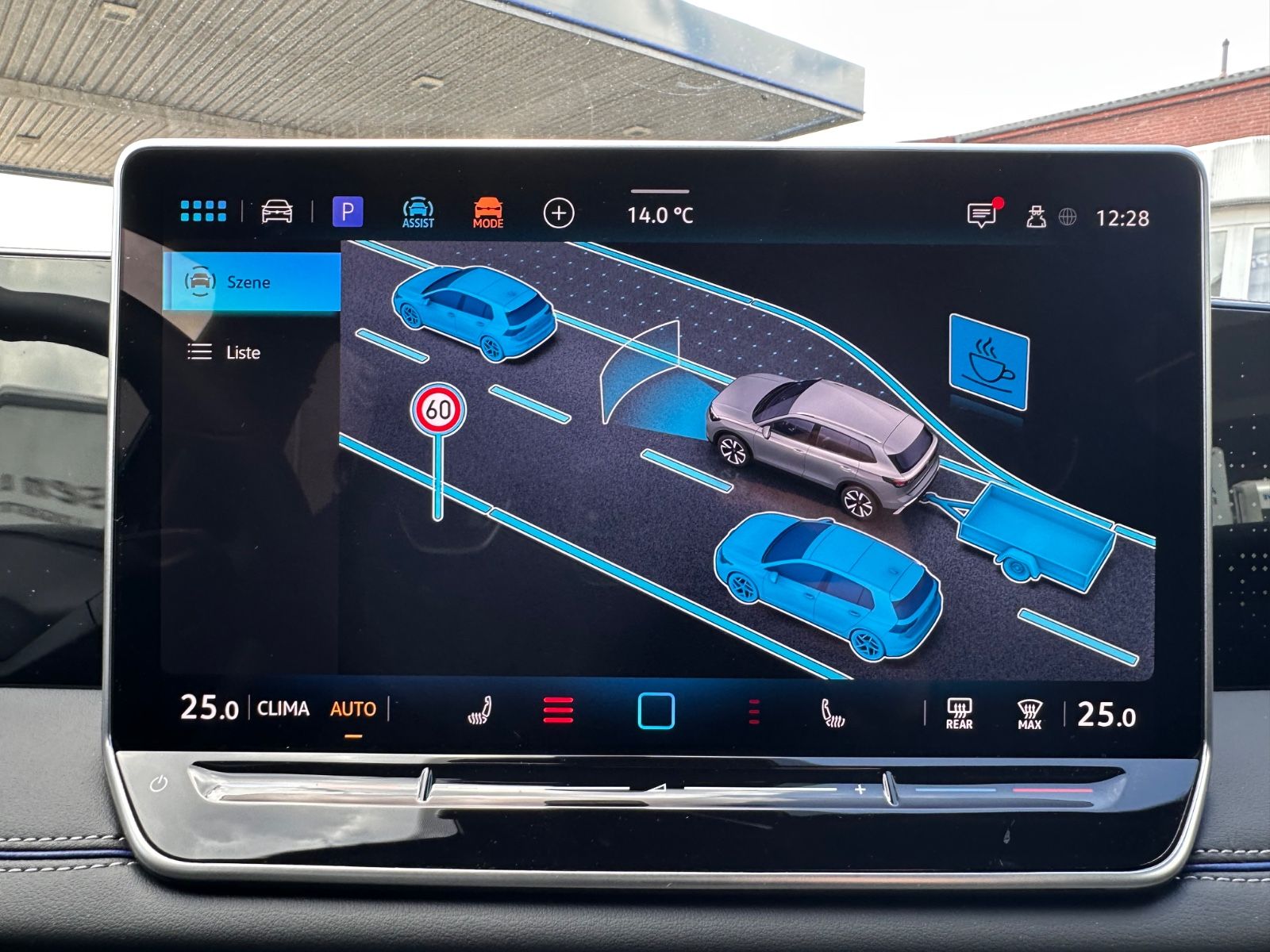 Fahrzeugabbildung Volkswagen Tiguan 1.5 eTSI R-Line DSG AHK/Navi/APP/LED/SHZG