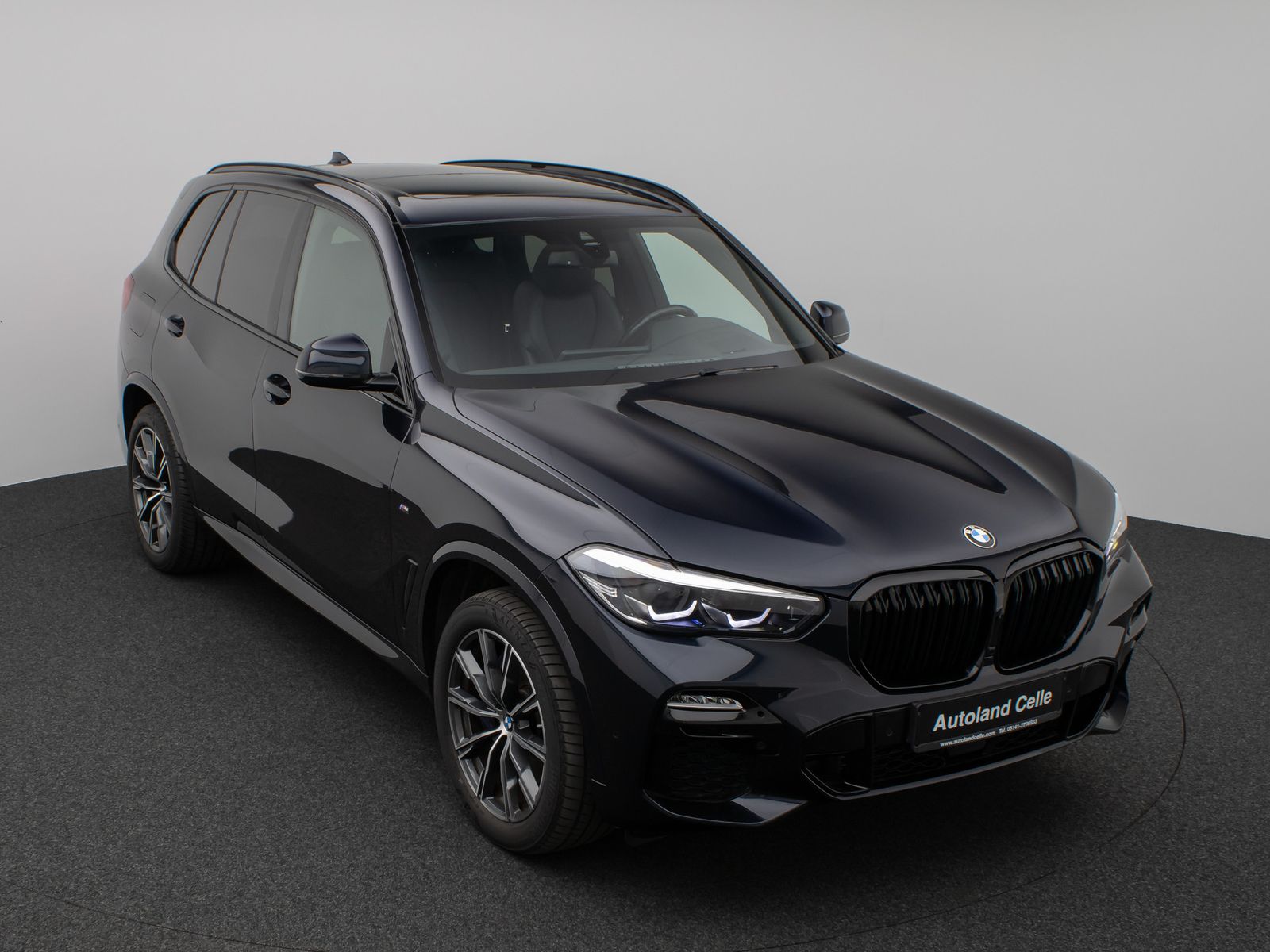 Fahrzeugabbildung BMW X5 xD25d M Sport Panorama Kamera HUD DAB H/K AHK