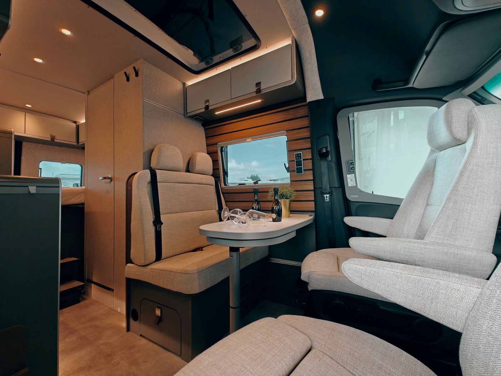 Fahrzeugabbildung HYMER / ERIBA / HYMERCAR GRAND CANYON S 4x4 MB 600 2025 - SCHLAFDACH