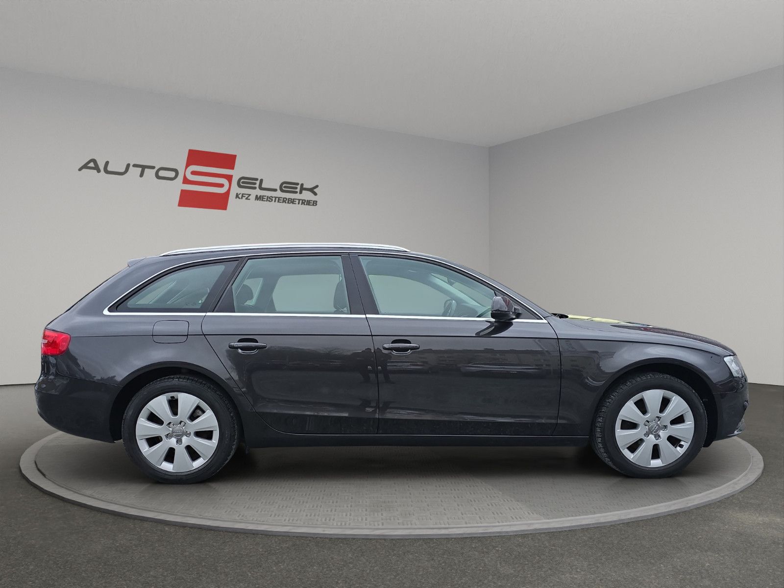 Fahrzeugabbildung Audi A4 Avant Ambiente+AHK+NAVi+TEMPOMAT+Elektr. Heck